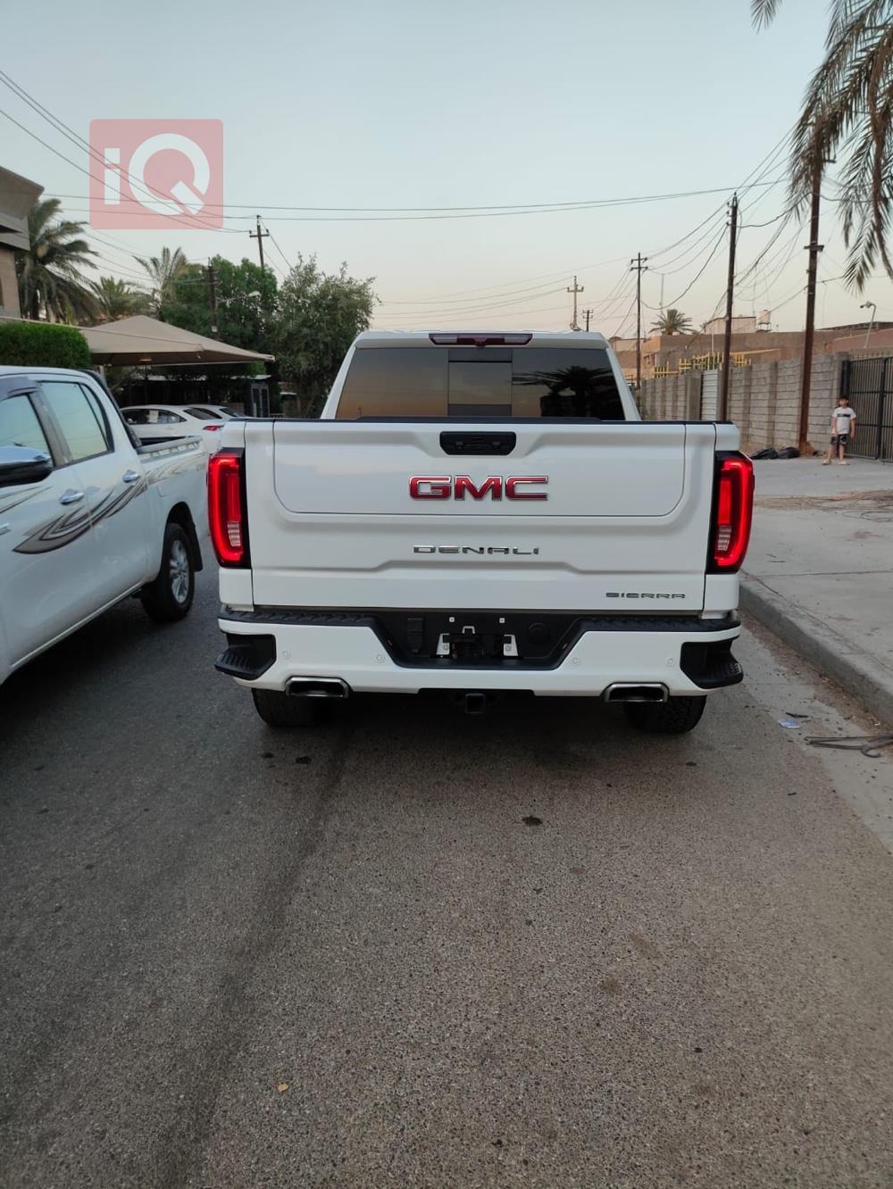 GMC Sierra